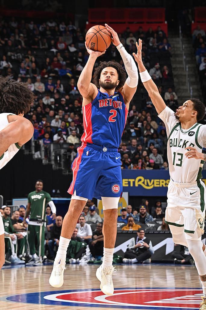 Worlds 2025-坐稳东部第一！活塞18年首次单季两胜雄鹿 坎宁安23+12引7人上双